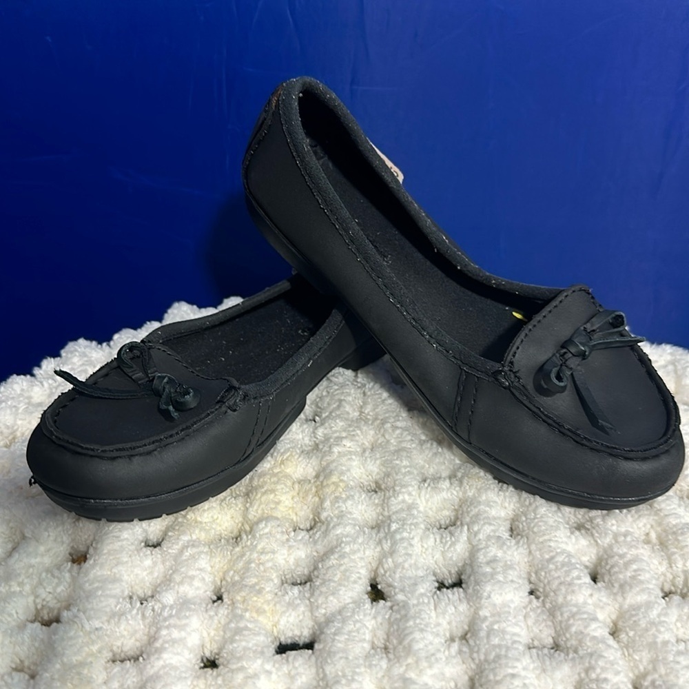 Crocs Womens Black Closed Toe Ballet Flats with Bow Tie Size 4 16209